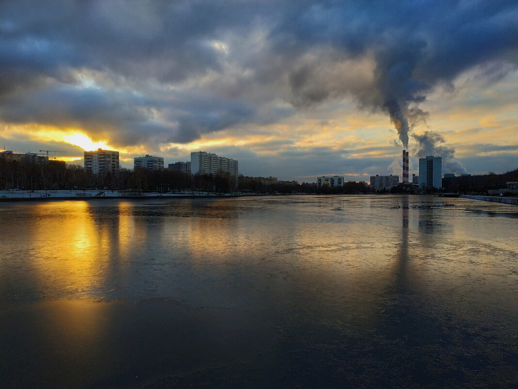 Гольяновский пруд готовится встать - Андрей Лукьянов