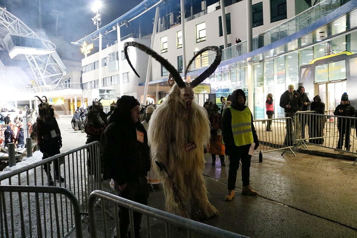 шоу крампусов - Светлана Баталий