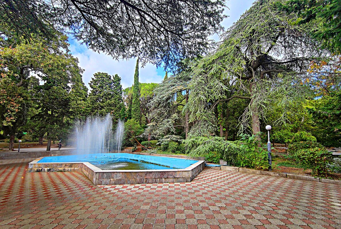 Фонтан Большой центральный - Виктор Мухин