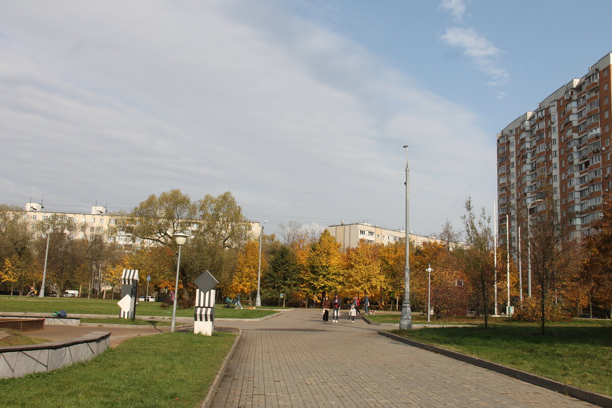 ОКТЯБРЬ В МОЕМ ГОРОДЕ - Валентина 
