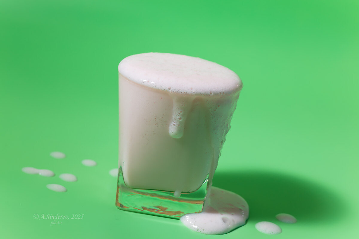 Молочный коктейль в стакане - Александр Синдерёв