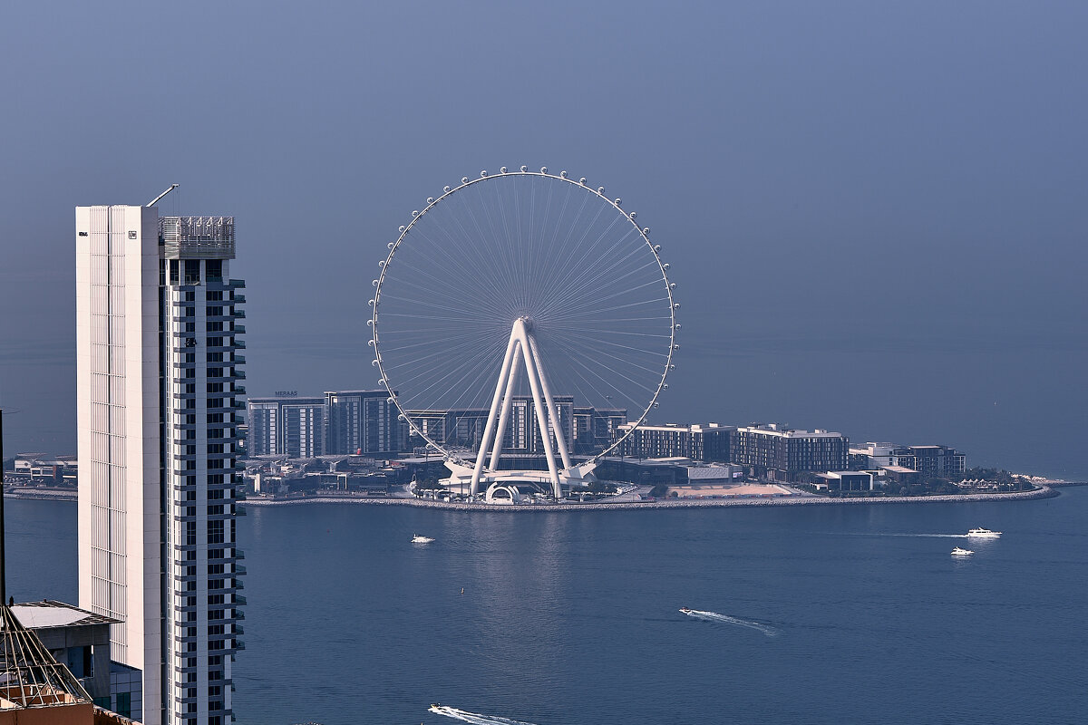 Архитектурный этюд с колесом. - Андрей Город