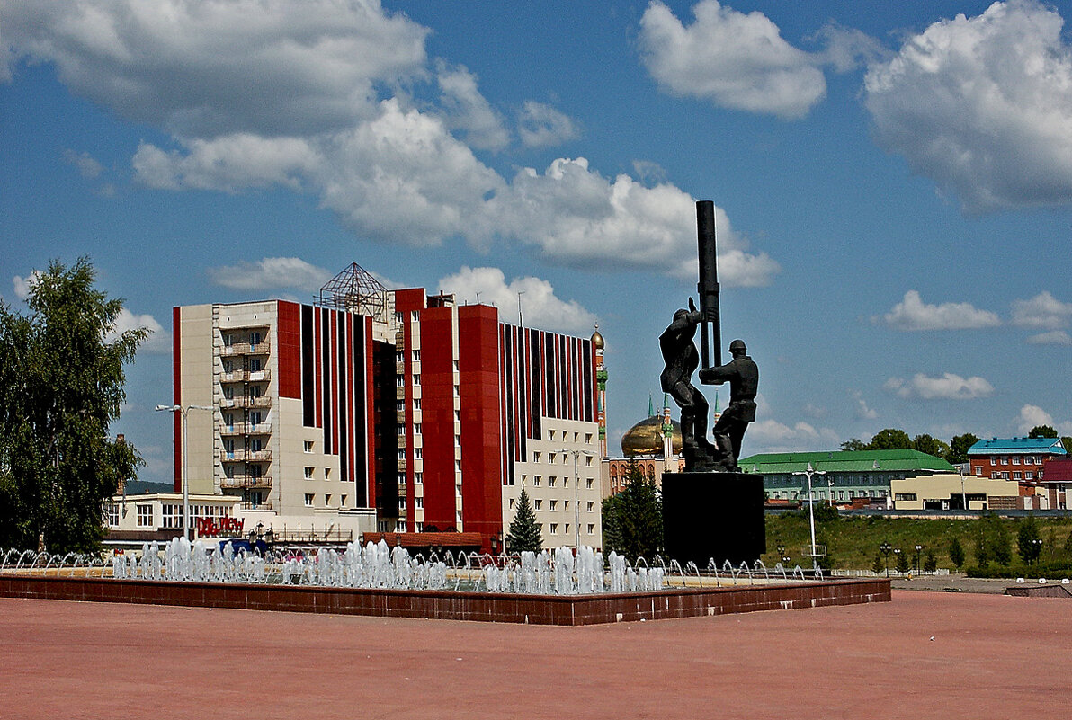 Памятник нефтяникам. Альметьевск. Татарстан - MILAV V