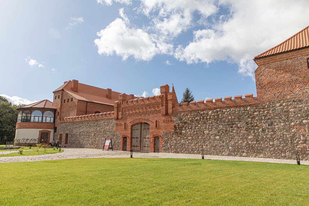 Калининградская область. Стены замка Нойхаузен. - Алена Малыш