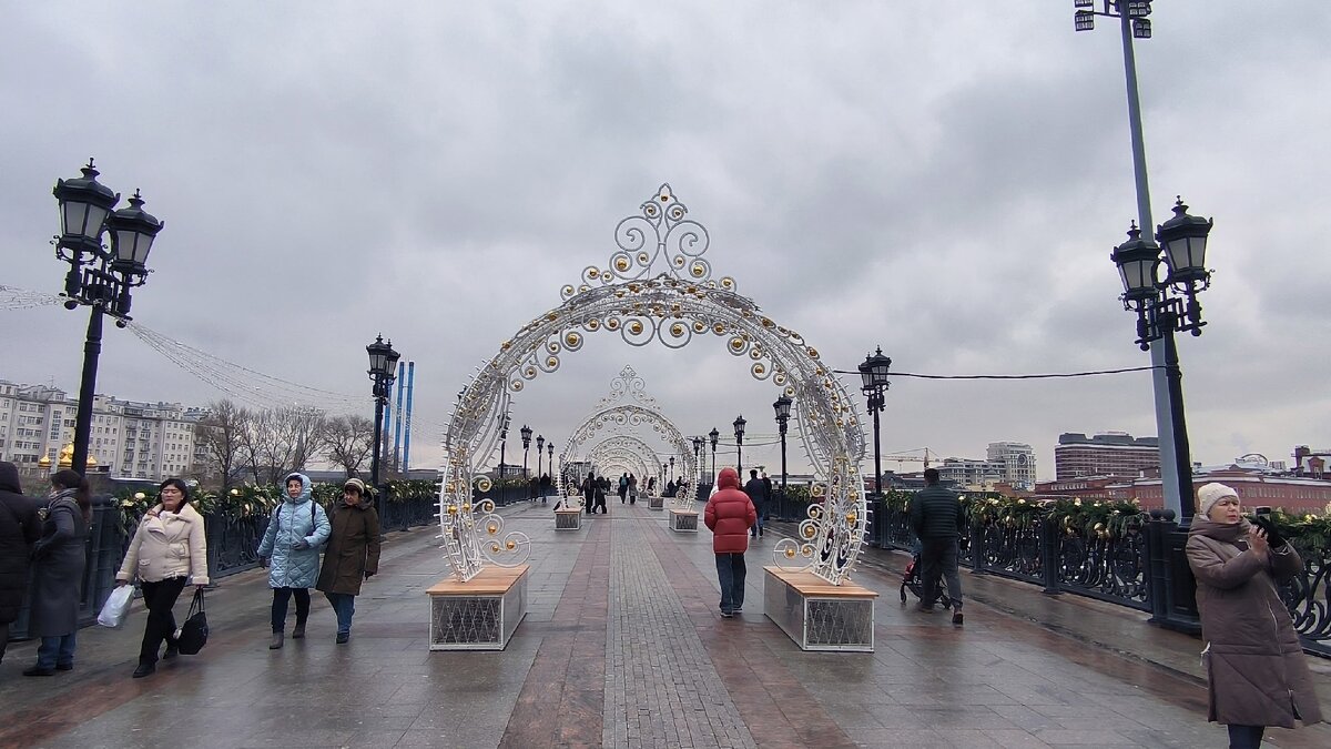 Патриарший мост в праздничном убранстве. - Ольга 