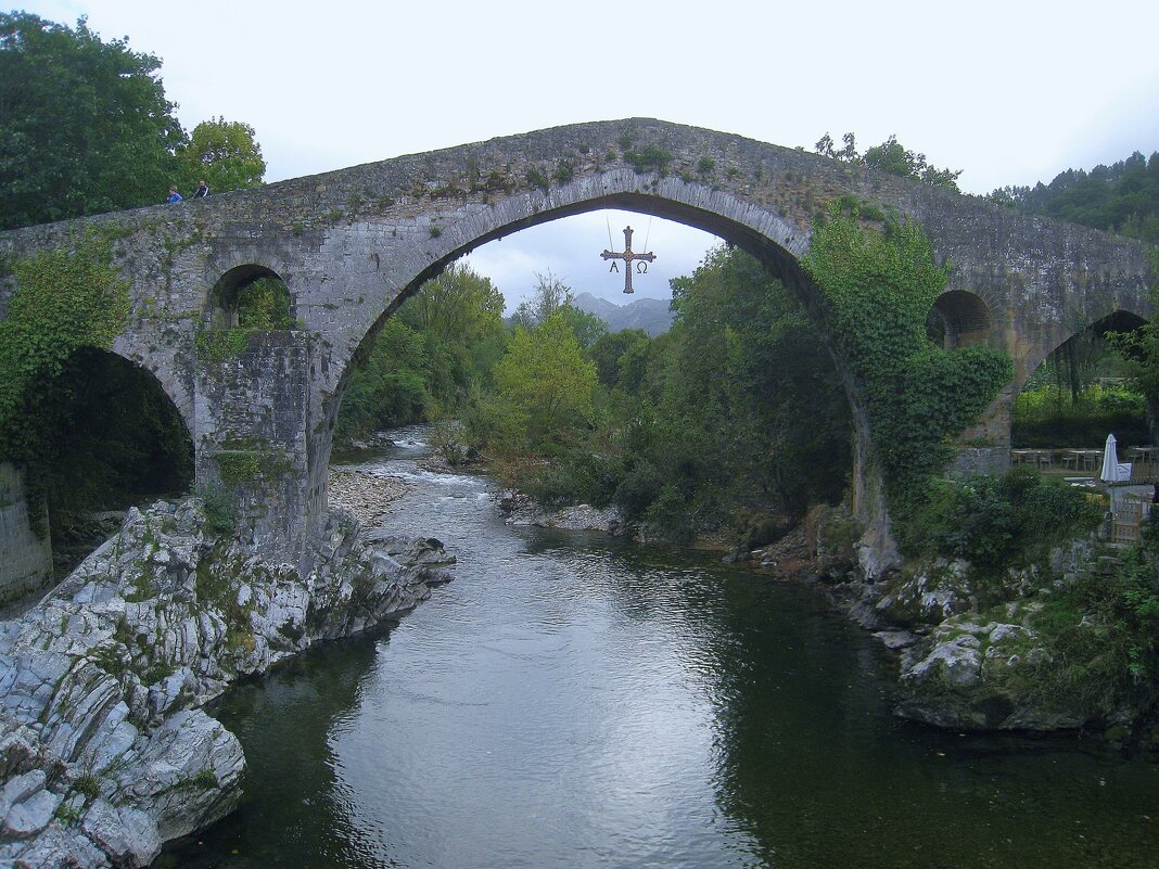 Римский мост в городе Кангас-де-Онис, Астурия, Испания. - unix (Илья Утропов)