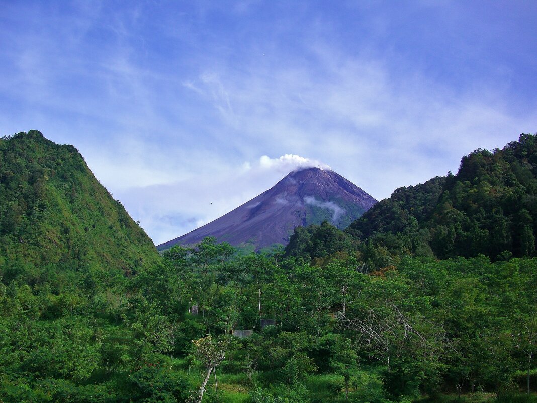 Вид на вулкан Мерапи, Ява, Индонезия. - unix (Илья Утропов)