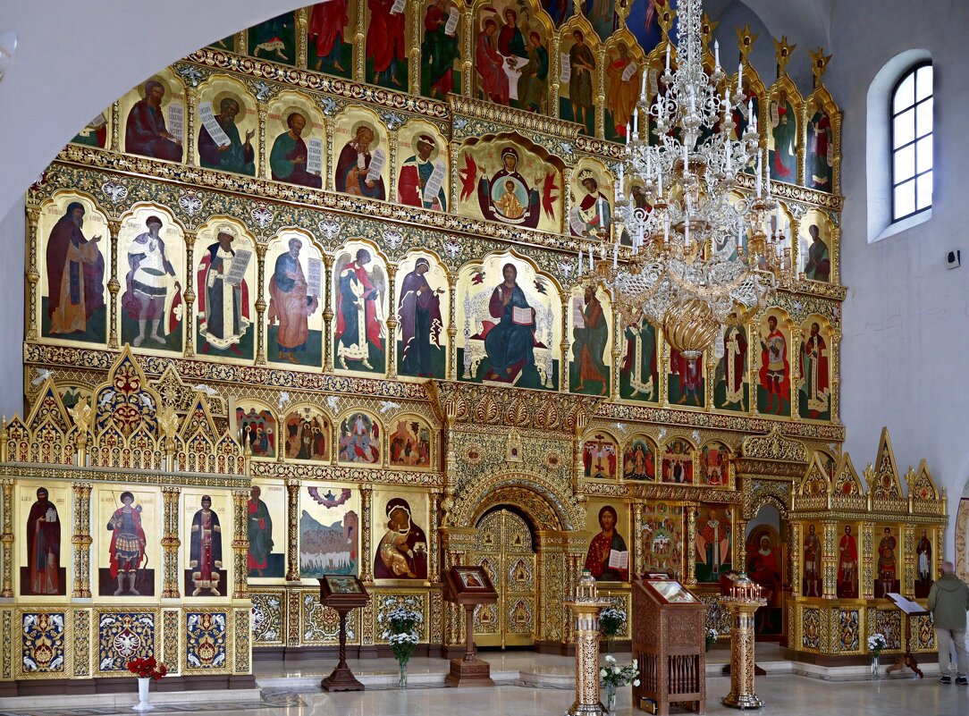 В храме Всех Святых - Сергей Карачин