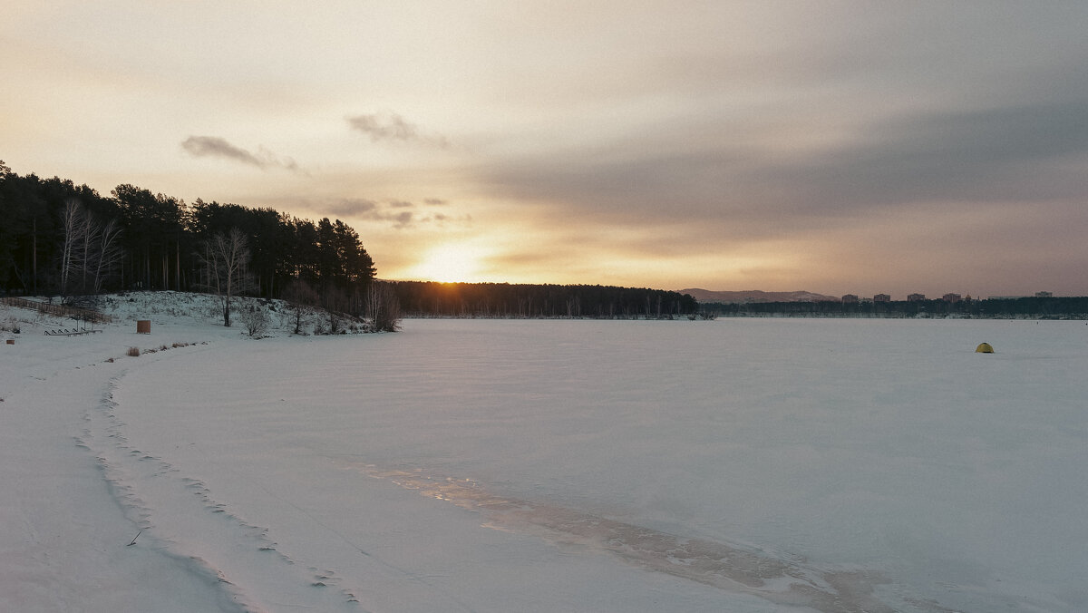 Волшебство зимы заключается в том, что она заставляет нас замедлиться и насладиться моментом. - Вадим Басов