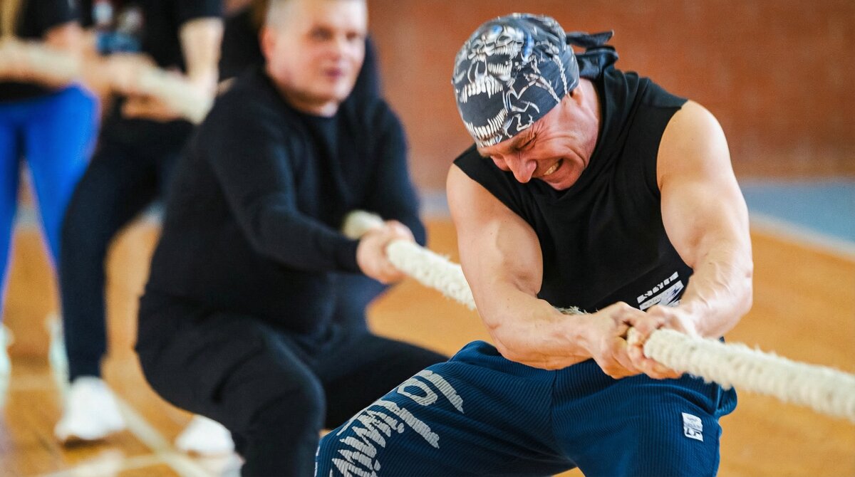 Весёлые стаоты. Перетягивание каната - Юрий Глушков