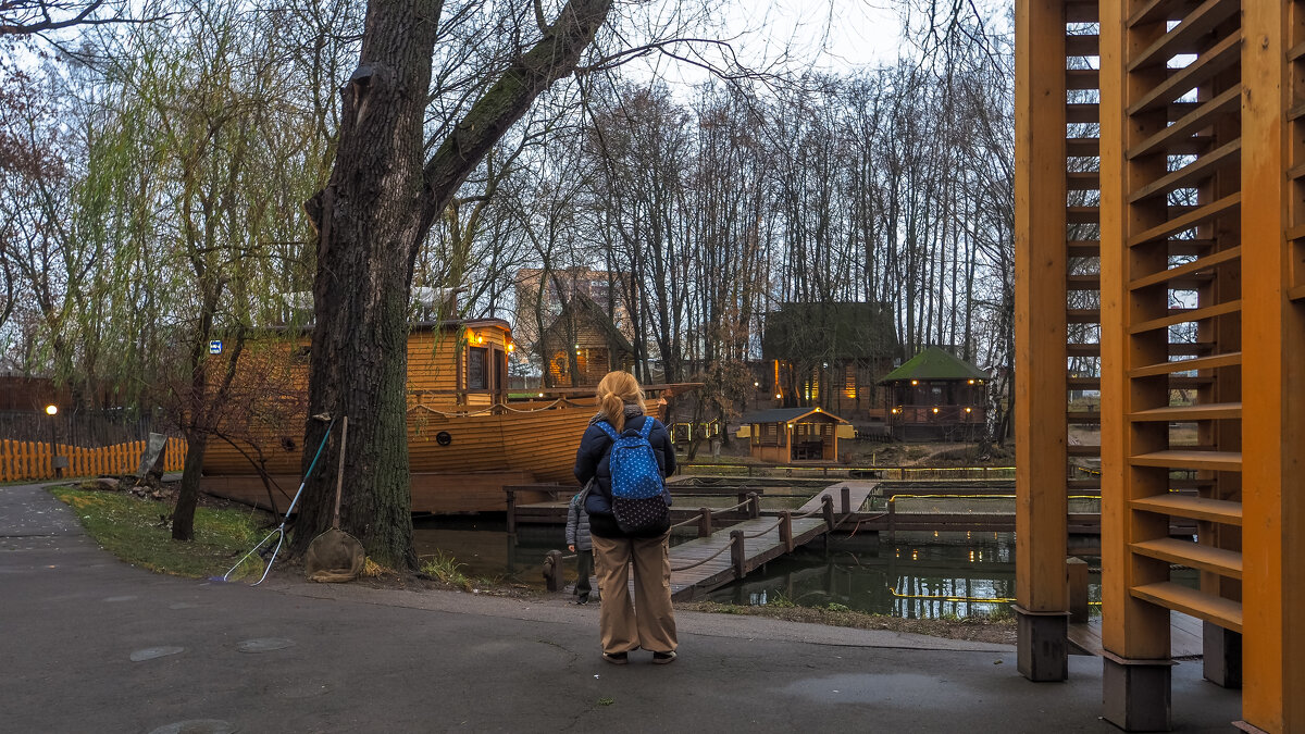 Где то на ВДНХ - юрий поляков