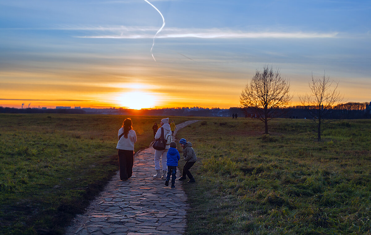 Вечерняя прогулка - Сергей Цветков