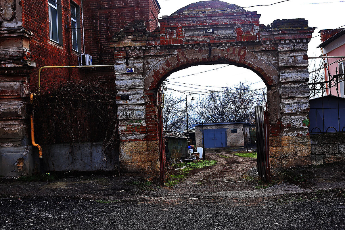 Двор бывшего казака - Юрий Гайворонскiий