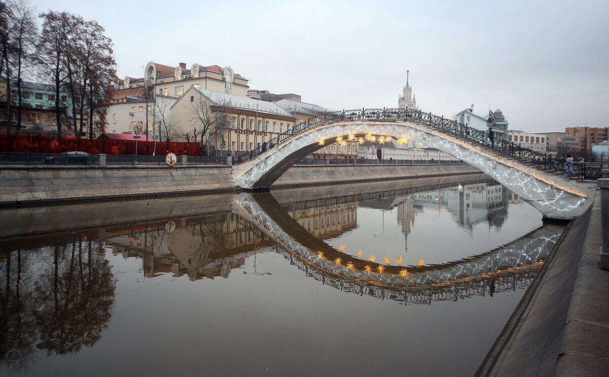 Садовническая наб  3 декабря - Михаил Бибичков