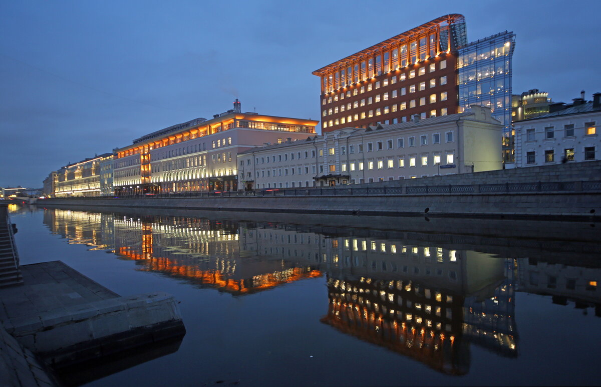 Садовническая наб  3 декабря - Михаил Бибичков