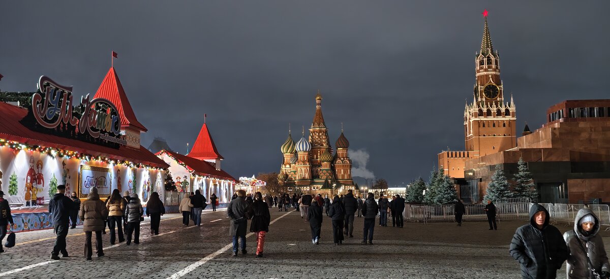 На Красной площади - <<< Наташа >>>