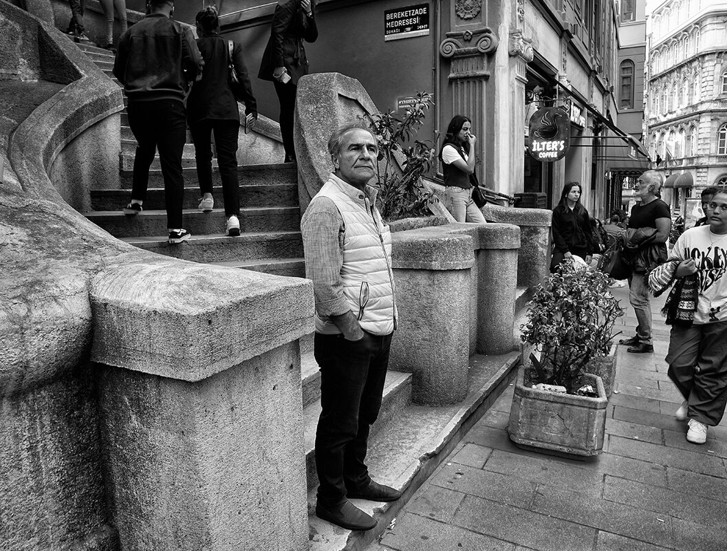 *** - Алексей Карташев