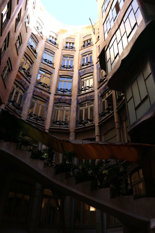 Дворик дома-пещеры - Ольга Дворик дома-пещеры - Ольга