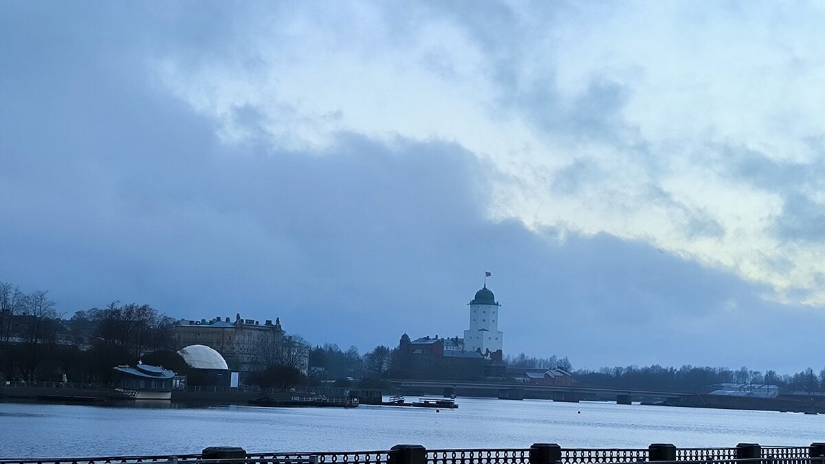 Заунывный ветер гонит стаю туч на край небес... - Ольга 