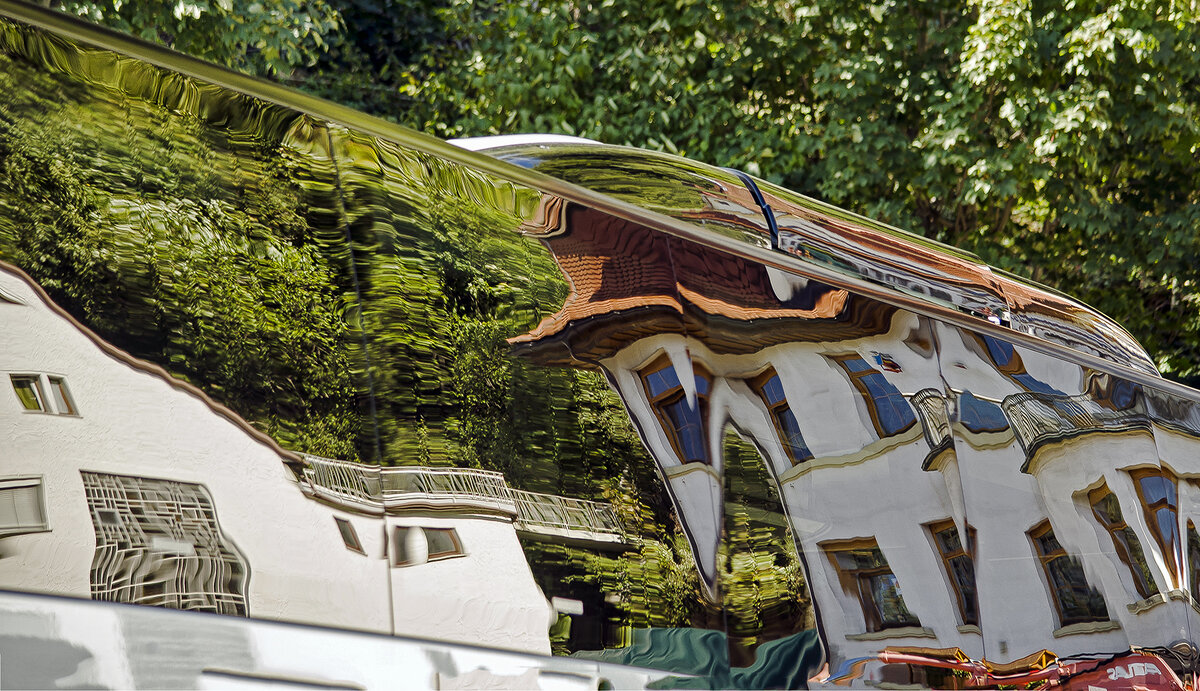 Отражение на туристическом автобусе - Alexandеr P Отражение на туристическом автобусе - Alexandеr P