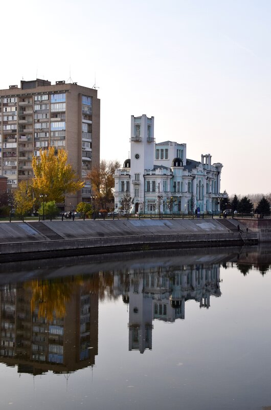 Городской ЗАГС осенью - Павленко Михаил 