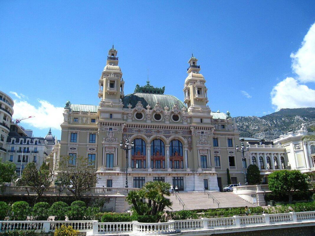 Самое знаменитое казино в мире — Казино Монте-Карло в Монако. - unix (Илья Утропов)