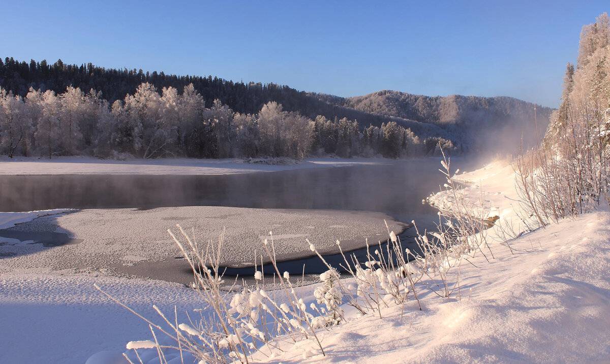 Зимняя Бия у Телецкого озера - елена беликова