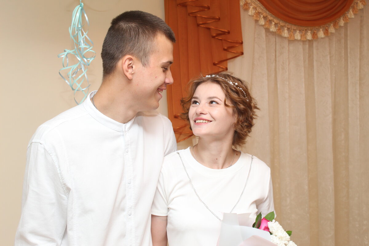 Молодожёны - Владимир Помазан