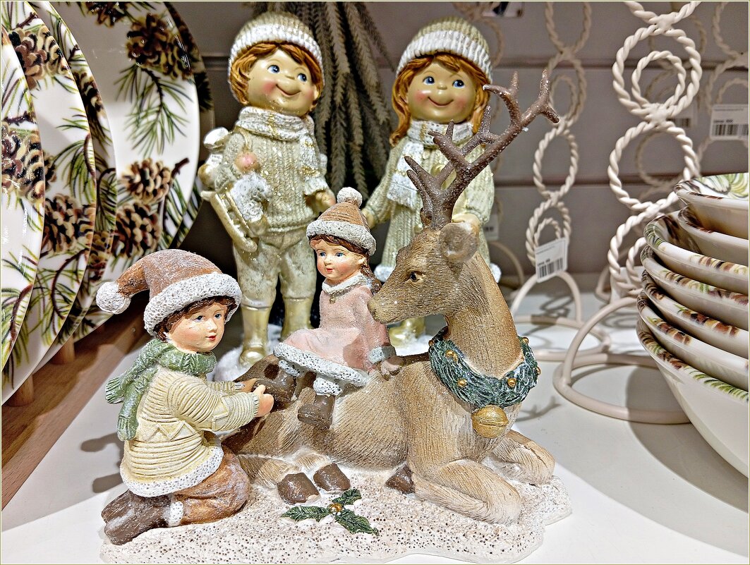 Новогодние сувениры в ТЦ - Валерия Комова Новогодние сувениры в ТЦ - Валерия Комова