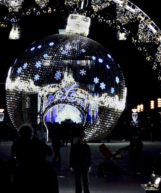 город наряжается - Олег Лукьянов город наряжается - Олег Лукьянов