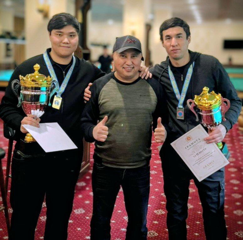 Чемпионы и тренер. - Георгиевич 