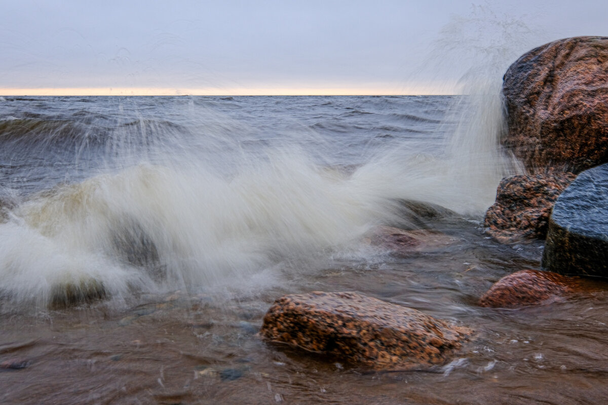 Волна целует камень - Георгий А Волна целует камень - Георгий А