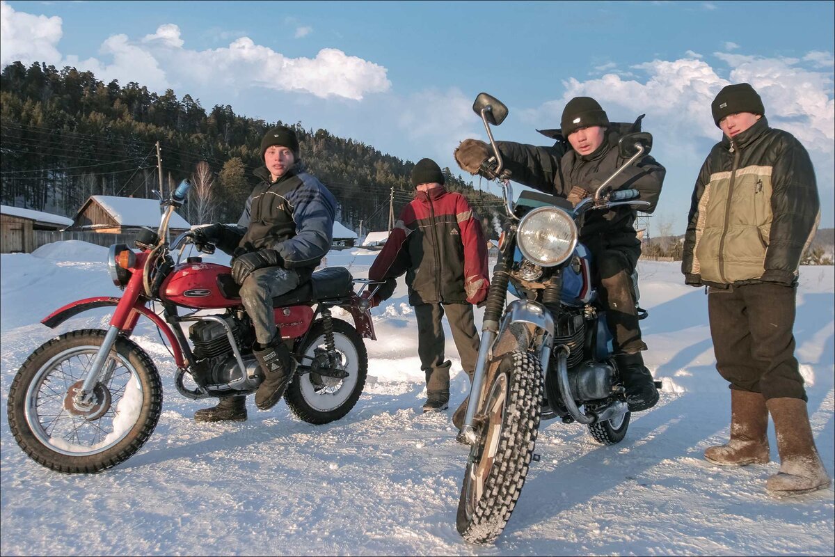 МЕСТНЫЕ - Александр Кустов