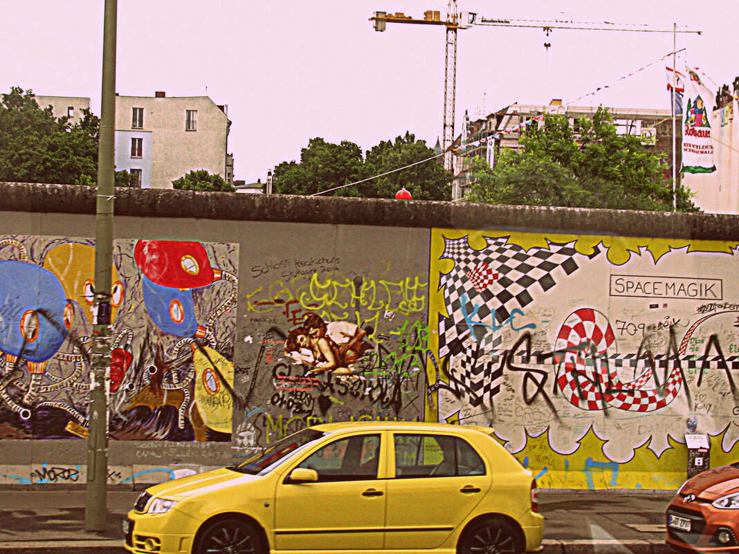 У Берлинской стены. - Владимир Драгунский У Берлинской стены. - Владимир Драгунский