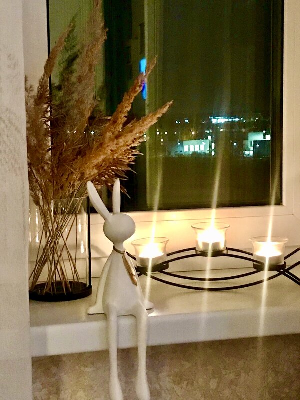 Сидит Зайчик у окошка и мечтает понемножку)) - Альбина Сидит Зайчик у окошка и мечтает понемножку)) - Альбина