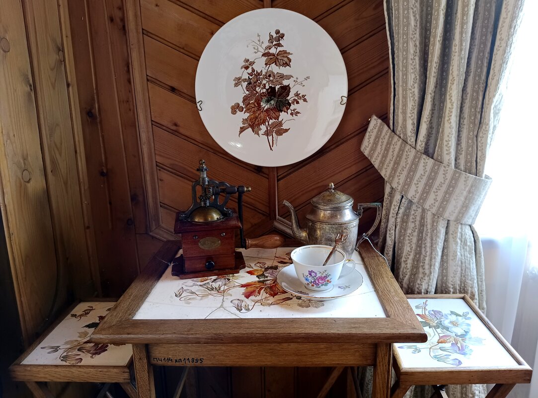 Сервировочный столик - Мария Васильева Сервировочный столик - Мария Васильева