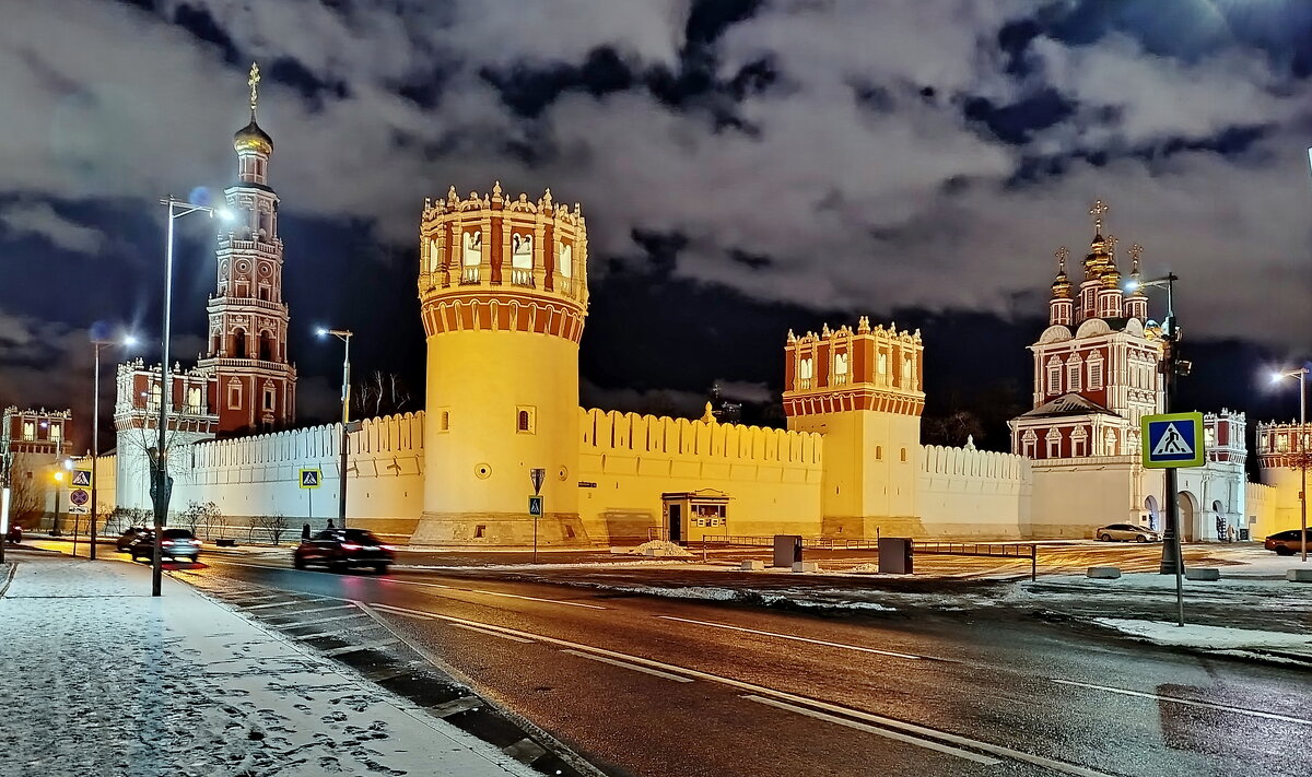 Монастырь ночью - Александр Чеботарь Монастырь ночью - Александр Чеботарь