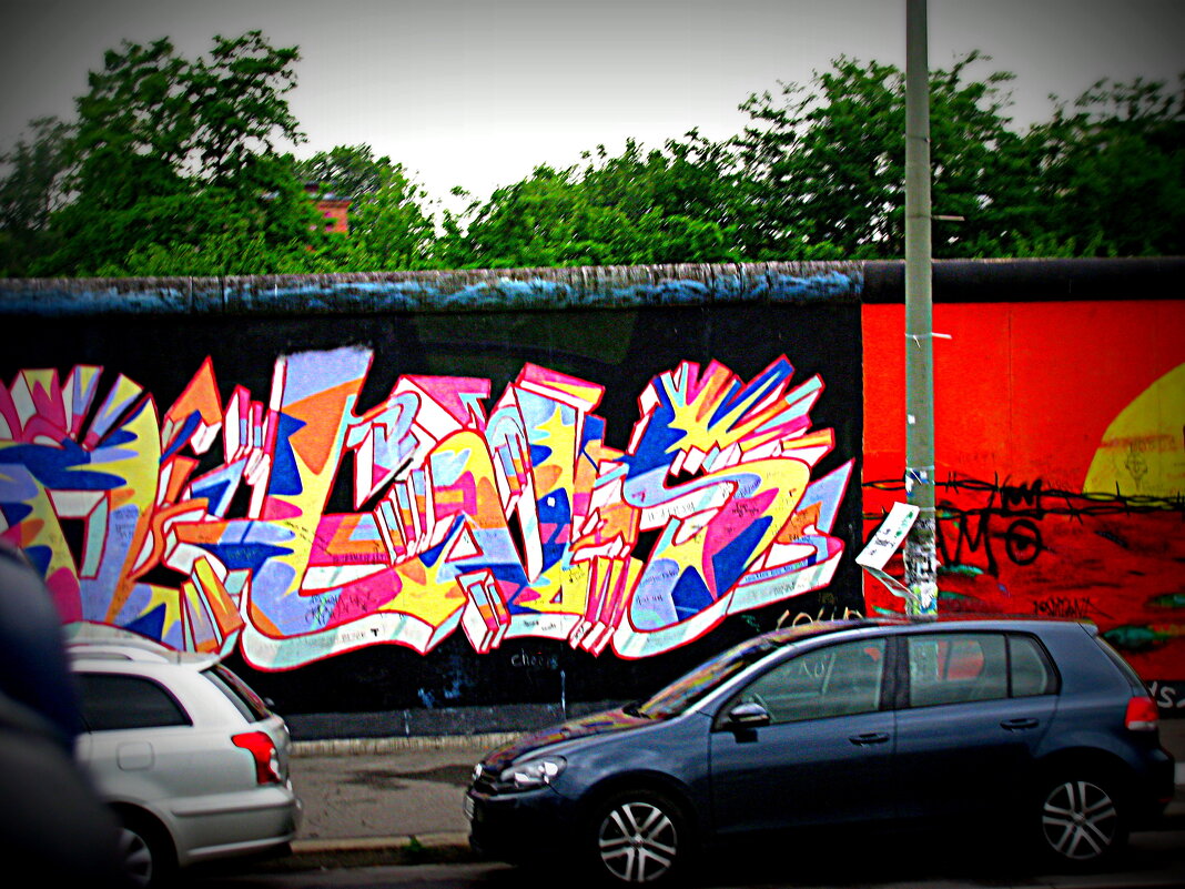 Вдоль Берлинской стены, на автобусе. - Владимир Драгунский Вдоль Берлинской стены, на автобусе. - Владимир Драгунский