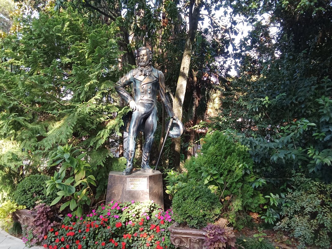 Памятник основателю парка Хлудову В.А. - Виктор Памятник основателю парка Хлудову В.А. - Виктор