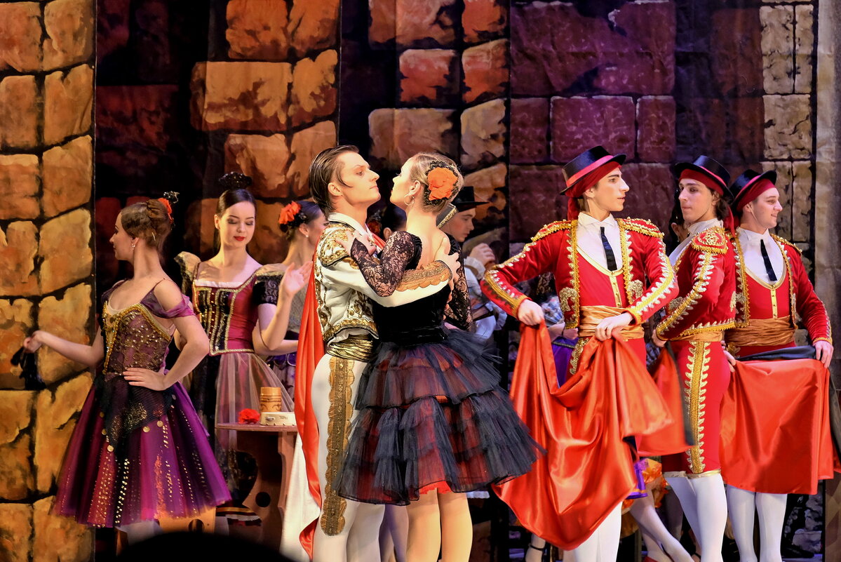 Сцена из балета "Дон Кихот" - Валерий Судачок Сцена из балета "Дон Кихот" - Валерий Судачок