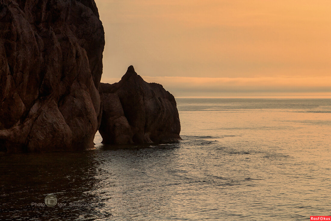 Каменный исполин бухты Дубовая - Игорь Сарапулов Каменный исполин бухты Дубовая - Игорь Сарапулов