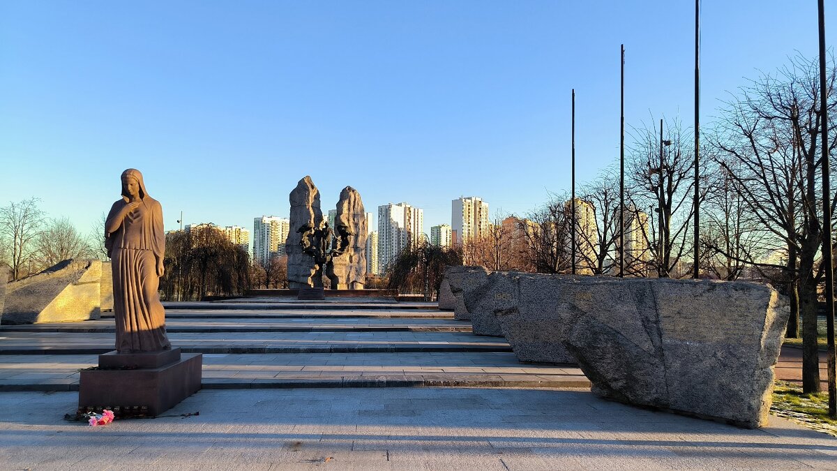 В парке воинов -интернационалистов. - Ольга 