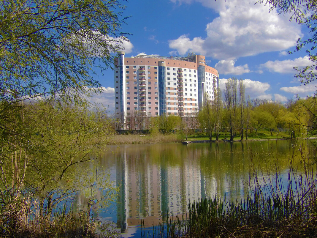 Дом у озера - Валентин Семчишин Дом у озера - Валентин Семчишин