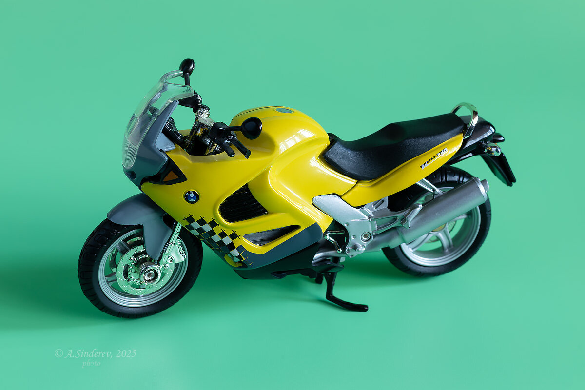 Модель жёлтого мотоцикла BMW - Александр Синдерёв