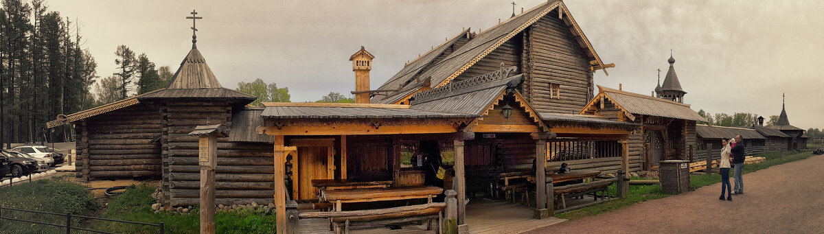 у входа в кафе подворья Церкви Покрова Пресвятой Богородицы, в усадьбе Богословка в 2017 г. - Станислав Лебединский у входа в кафе подворья Церкви Покрова Пресвятой Богородицы, в усадьбе Богословка в 2017 г. - Станислав Лебединский