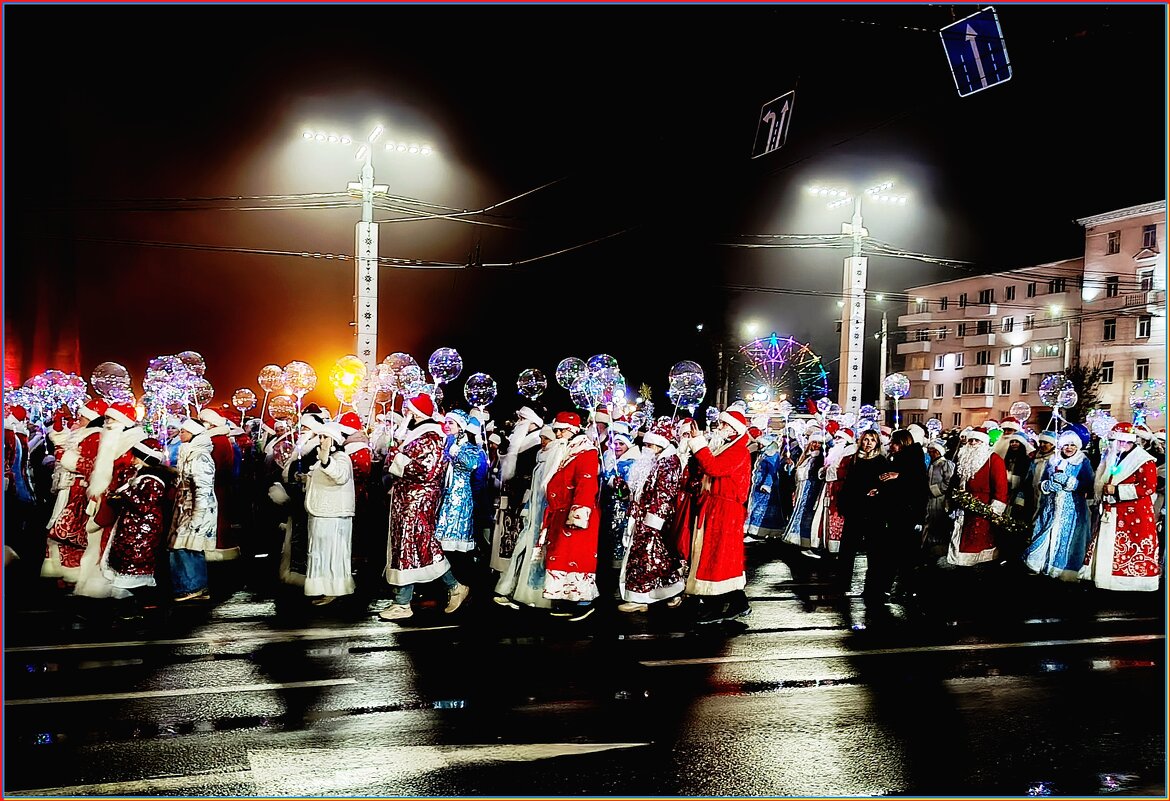 Деды Морозы шествуют.... - Vladimir Semenchukov