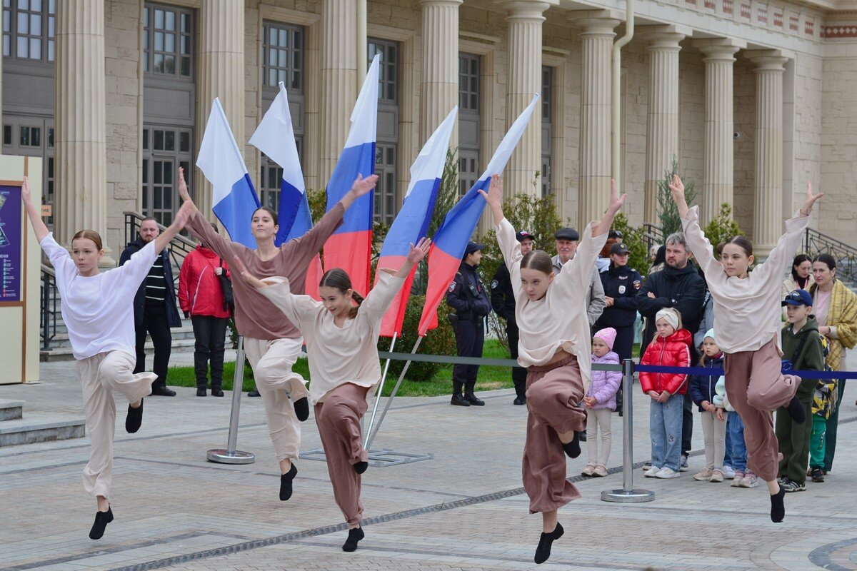 Летающие девочки - Александр Рыжов Летающие девочки - Александр Рыжов