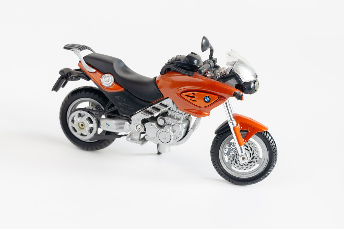 Модель мотоцикла на белом фоне - Александр Синдерёв