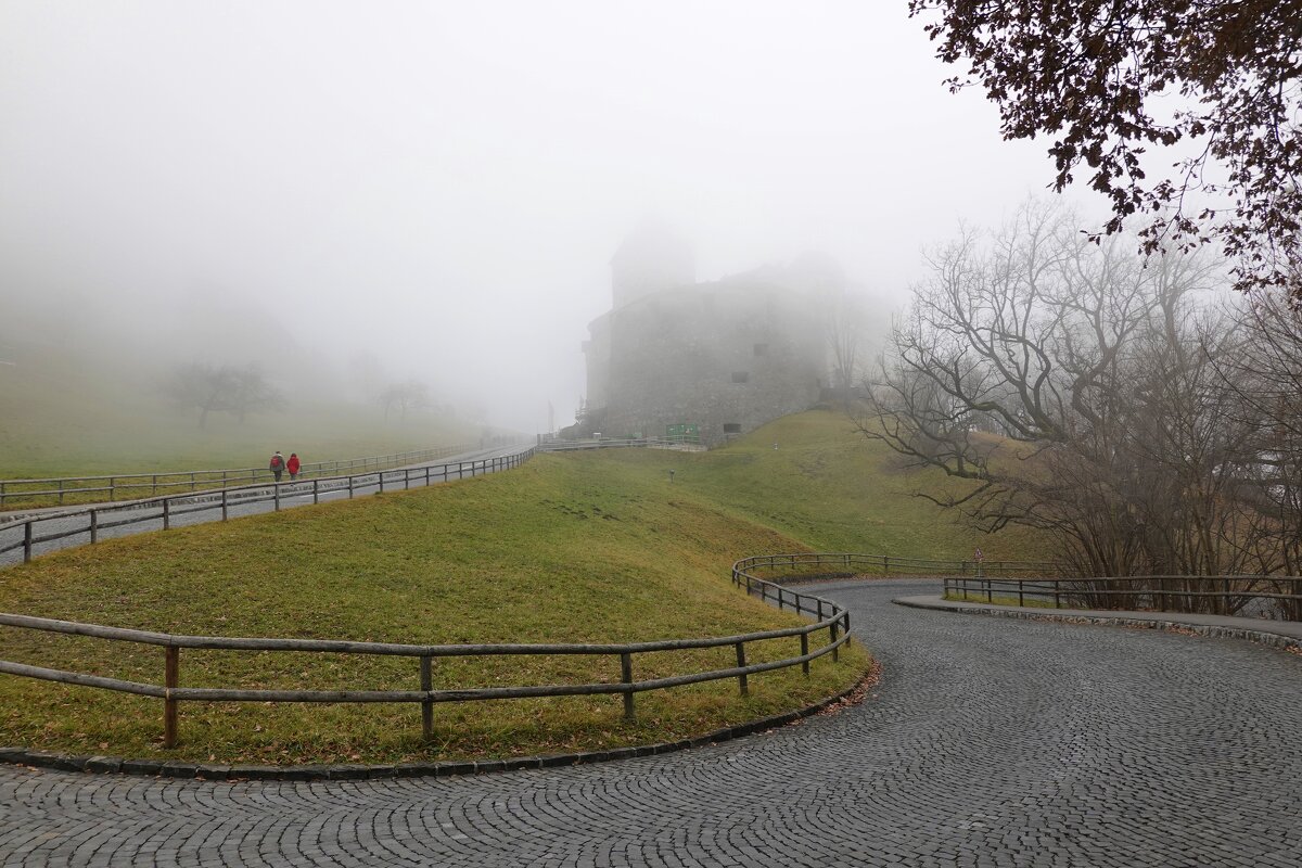 Дорога к замку князя Лихтехштейна - Галина Дорога к замку князя Лихтехштейна - Галина