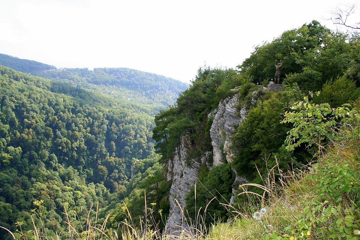 АХШТЫРСКОЕ УЩЕЛЬЕ СОЧИ - Tata Wolf АХШТЫРСКОЕ УЩЕЛЬЕ СОЧИ - Tata Wolf